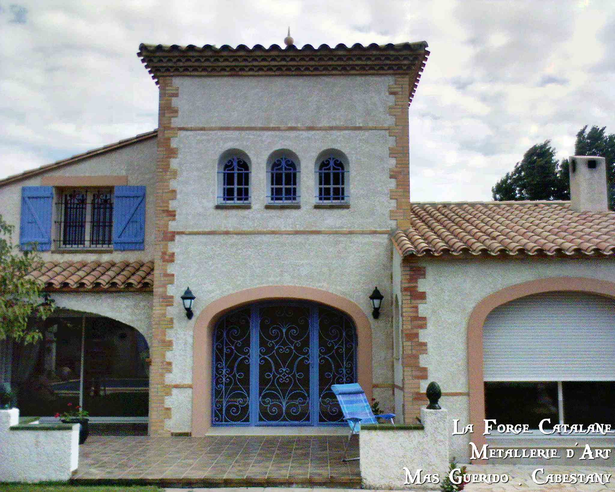 porte entree vitree volutes travail a la forge  forge catalane 2.jpg